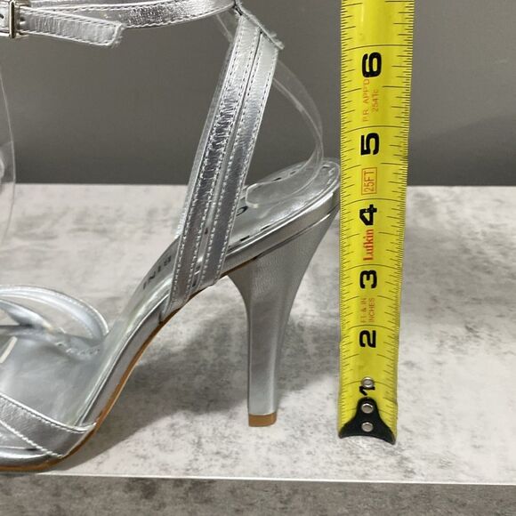 NWT Gianni Bini Metallic Silver Heels size 8 - Picture 11 of 16